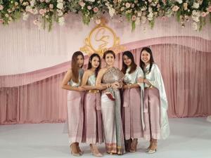 ชุดไทยเจ้าสาว ชุดไทยจักรพรรดิ์ เช่าที่แบมบี้ เวดดิ้ง ห้วยขวาง